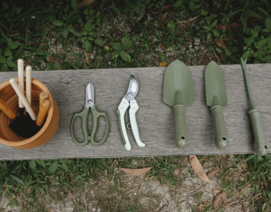 How-To-Pick-The-Best-Garden-Tool-Set-HUngry